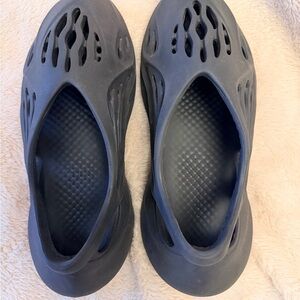 Adidas Yeezy Foamrunner